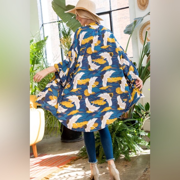 Women’s Flying Crane Print Kimono. One Size. Short Sleeve. - Picture 11 of 12